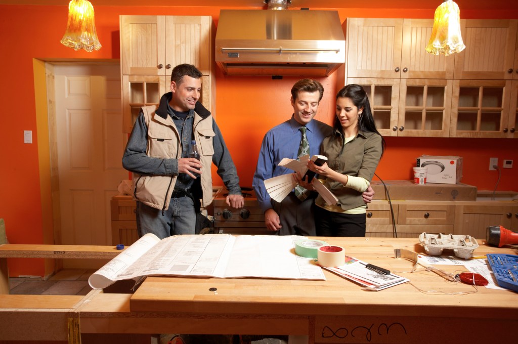 Should I Work on my Own Home by Doing DIY Projects or Hire a Professional&nbsp;Contractor?