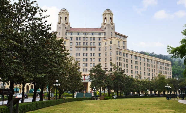 City Orders Arkansas Largest Hotel to Make Repairs or be Shut&nbsp;Down